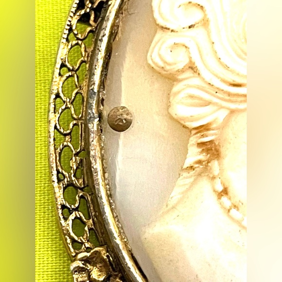 Genuine Cameo Pretty Lady Shell Brooch - Picture 3 of 8